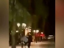 Накъде отиваш, Българийо? Тийнейджър повали в гръб възрастен мъж