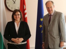 Корнелия Нинова проведе среща с посланика на Германия на "Позитано" 20