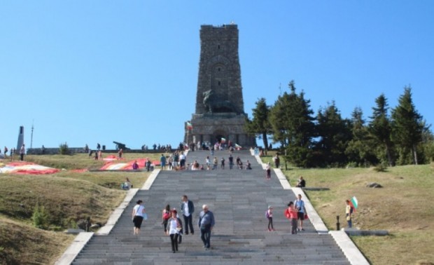Фейсбук
Започва подготовката за обстойния оглед на паметника на връх Шипка