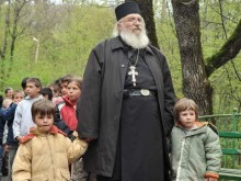 Феновете на Локо помагат за оцеляването на приюта на отец Иван