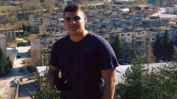 Бдение в памет на 19-годишния Христо Денев от Велико Търново