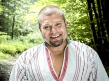 Ангел от "Фермата“ разказа как е хванал жена си на калъп с друг