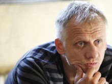 Бърнев: Просташкият език се превръща в официален за политиците ни