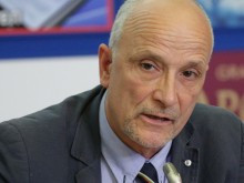 Джипи: Младите казват "Маски долу“, а пък учителите започват да измират