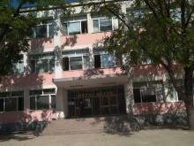 Два класа в Руската под карантина!