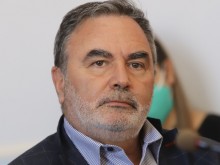 Доц. Кунчев: Ще затворим държавата, ако карантинираме всички управници