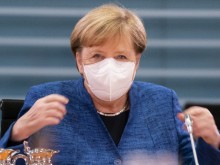 Меркел: Така повече не може, предстоят ни много, много тежки месеци