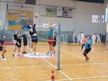 Двубоите в любителския волейболен шампионат за смесени отбори стават все по-непредсказуеми