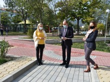 Зам.-кметът на Асеновград инж. Петров преряза лентата на реновираните учебни заведения