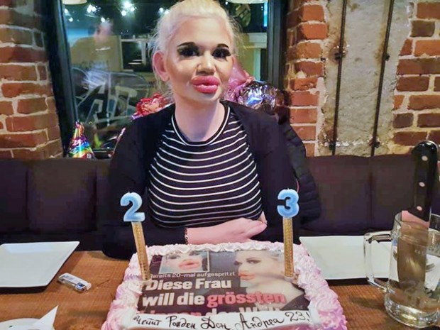 Бургазлийката Андреа Иванова отпразнува рождения си ден в столична пицария