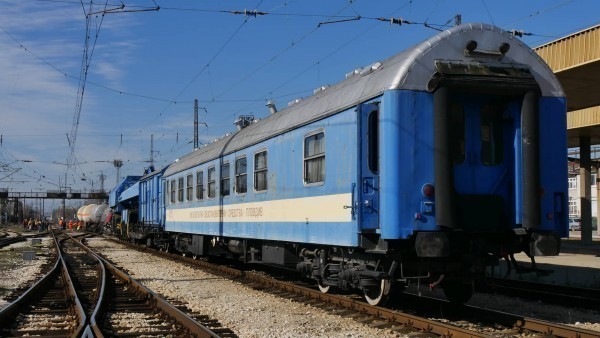 Възстановено ще бъде движението на следните влакове Крайградски пътнически влак №