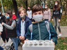 Урок в парка за чистотата на въздуха проведоха екоинституции в Пловдив
