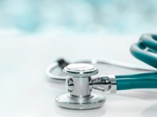 Още двама лекари завинаги загубиха борбата с вируса