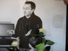 Училищата във Франция почитат убития преподавател