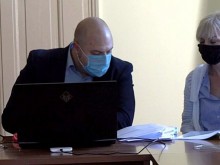 И шефът на обществените поръчки в Общината под карантина