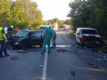 Жестока челна катастрофа уби двама и прати други двама в болница