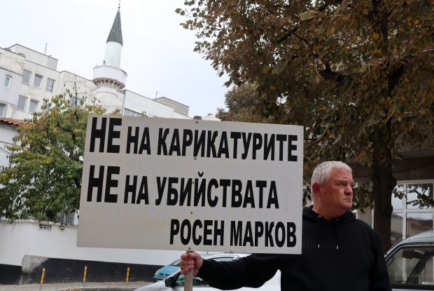 Председателят на партията на българските мъже Росен Марков застана пред