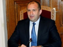Радев: Не можем да ипотекираме нашата национална идентичност