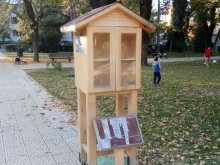 Ученици от пловдивско училище направиха къщичка за книги