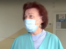 81-годишен инфекционист се грижи за болните с COVID-19 в Дупница