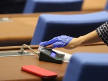Липса на кворум провали днешното заседание на парламента