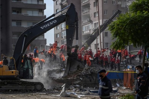 Всички издирвателни и спасителни дейности в Измир след земетресението в