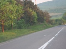 Освежават маркировката на пътища в областта
