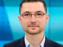 Репортерът на БНТ обясни защо е псувал маската си в ефир