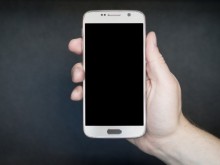 И това доживяхме! Смартфонът ще познава по кашлицата ни дали сме с Covid-19