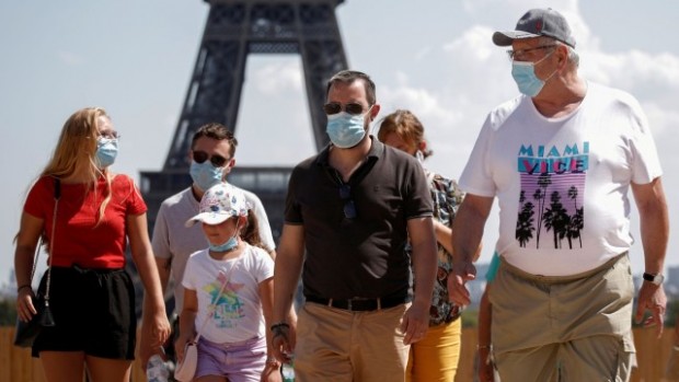 Франция регистрира пореден рекорд на новите заразявания с COVID-19. За