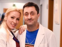 Ексцентричният актьор Моню Монев гледа доведена дъщеря