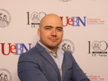 Илин Димитров: Туризмът вече е last minute, загубите от сезона са над 75%