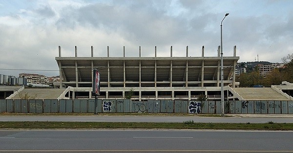 Докъде е замръзнало изграждането на Стадион Варна показват кадри от