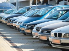 Кризата удари по джоба на европееца, вече отказва бензинови коли