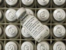 Ваксината на "Пфайзър" ще защитава от COVID-19 най-малко една година