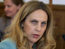 Николова: Може за празниците да направим компромис за заведенията