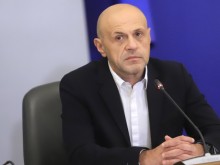 Дончев: Разходите за образование и икономическо развитие не са лукс
