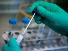 2498 са новите случаи на коронавирус у нас, близо 40% от пробите са положителни