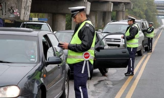 От днес Пътна полиция ще глобява за неподходящи гуми неизправни
