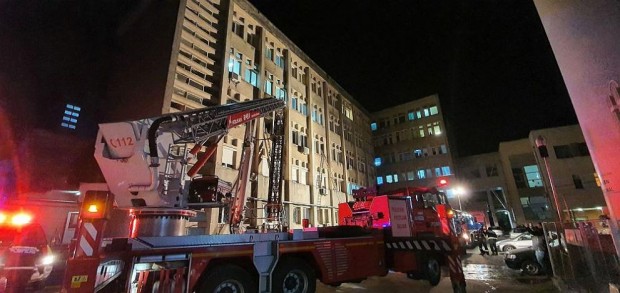 БГНЕС
Най малко 10 души загинаха снощи в пожар в болница в