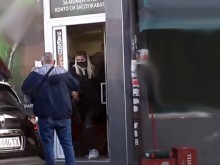 Млади пловдивчани пазаруват следобед въпреки зеления коридор за възрастни
