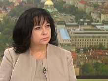 Министър Петкова: Правителството се опитва да запази живота и здравето на хората