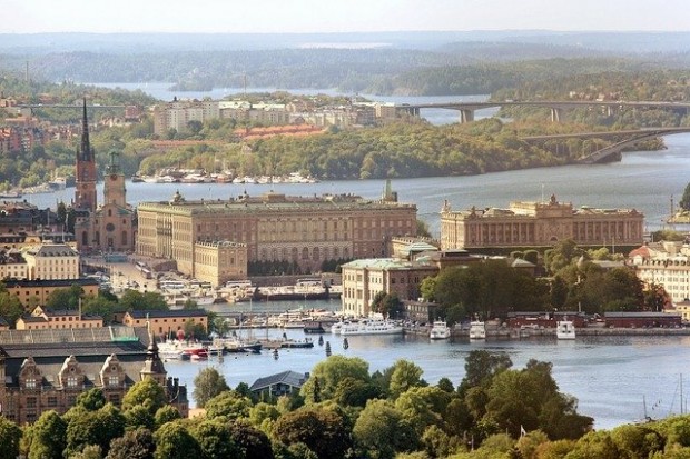 Швеция постави национален лимит от осем души за всички събирания в