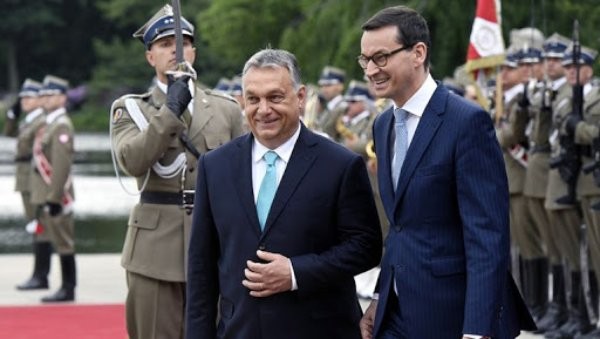 Reuters
> Виктор Орбан и Матеуш МОравецкиНа срещата в началото на