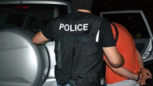 Криминалисти от РУ Шумен установиха и задържаха извършители на кражби