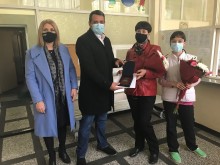 Изпратиха в пенсия директор с 48 години стаж в детска кухня в Пловдив