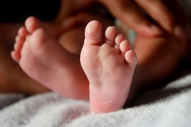 Бебе на 55 дни с коронавирус докарано в спешно състояние