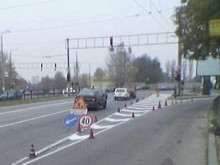 Освежават пътната маркировка по пътя до село Труд