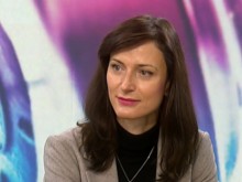Мария Габриел: Ваксината срещу COVID-19 ще бъде безплатна и достъпна