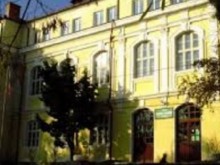 Битката с COVID-19 загуби любима учителка в Карлово